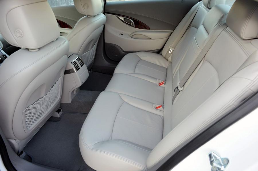 Интерьер Buick LaCrosse 2010 года  (NA) (фото 96 из 121)